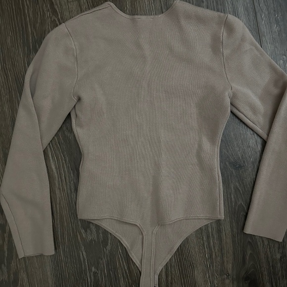 Abercrombie & Fitch long sleeve sweetheart neckline bodysuit size Small - Picture 2 of 5